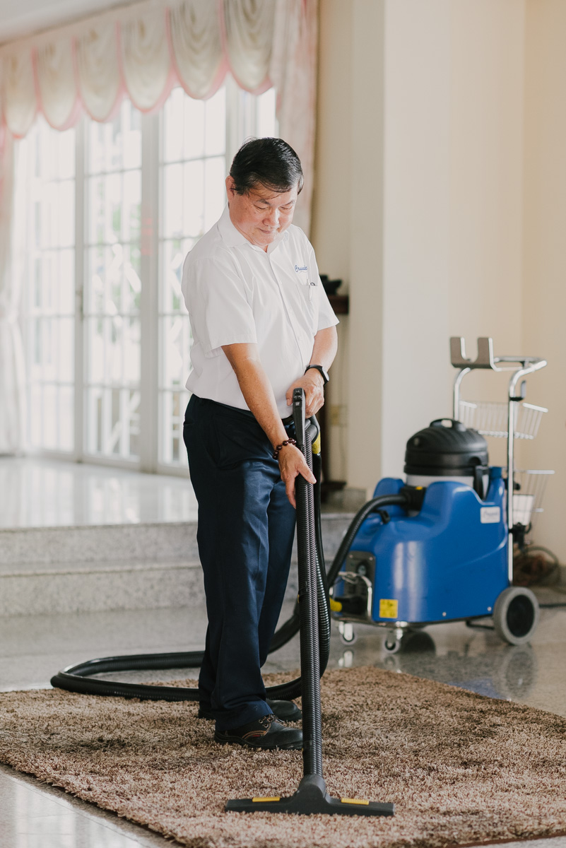 cleaning professional cleaning carpet