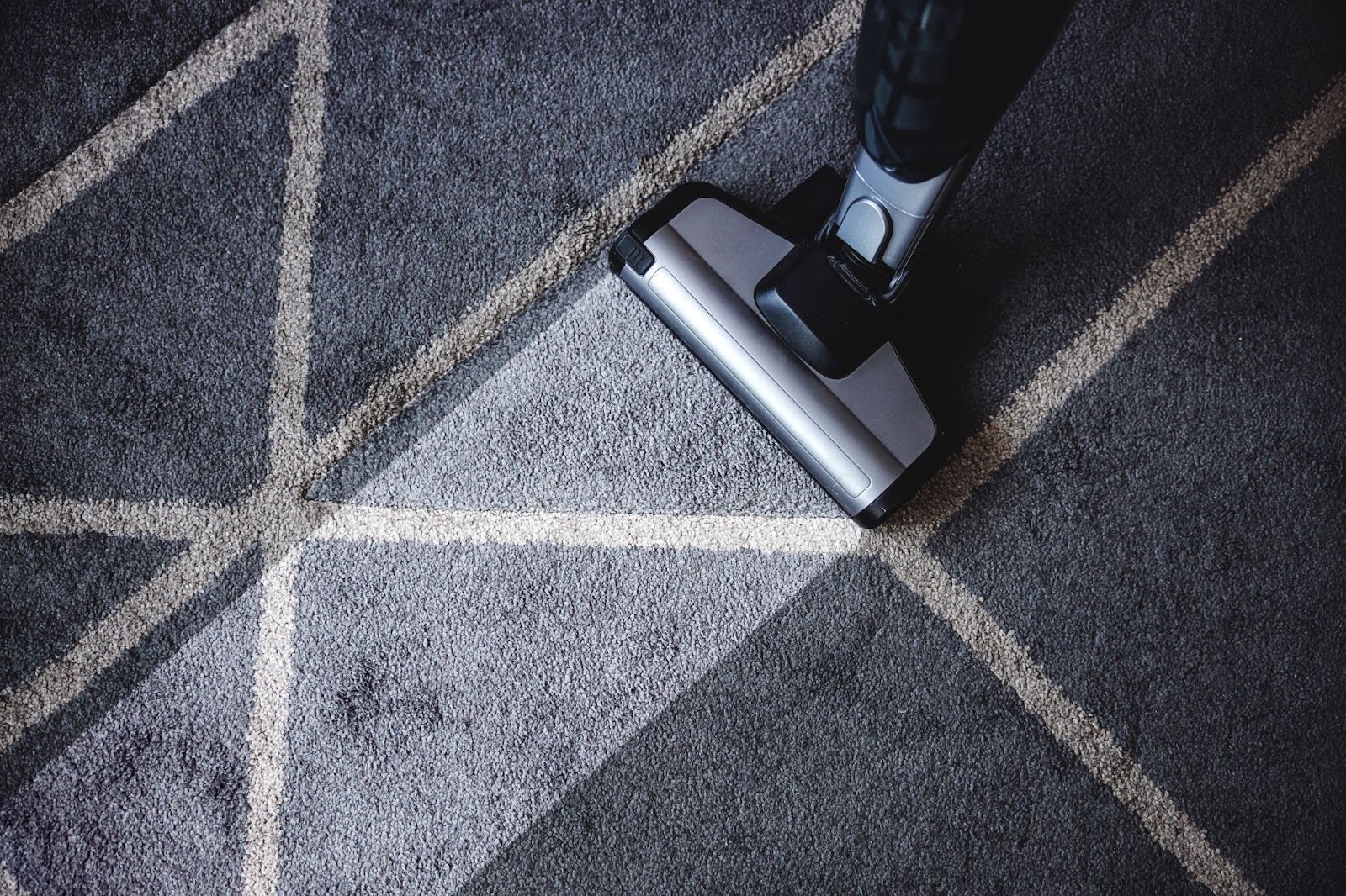 effective vacuum cleaning carpet